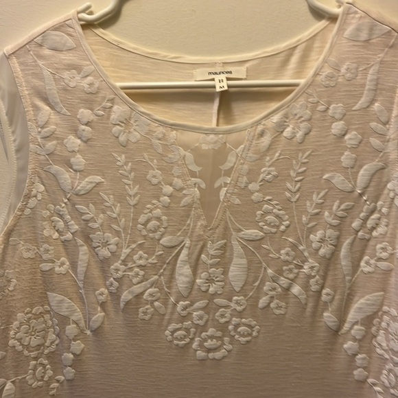 Maurice’s white with floral detail sleeveless top Size Medium - Picture 4 of 8